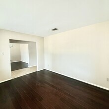 5807 Silver Frst Dr in Houston, TX - Building Photo - Building Photo