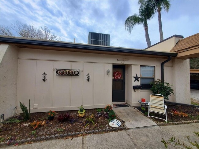 1428 Arrowhead Cir W