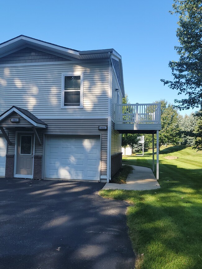 6026 E Fieldstone Hills Dr, Unit 6026-5 in Caledonia, MI - Building Photo - Building Photo