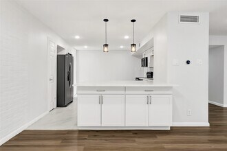 7 Briar Dale Ct in Houston, TX - Foto de edificio - Building Photo