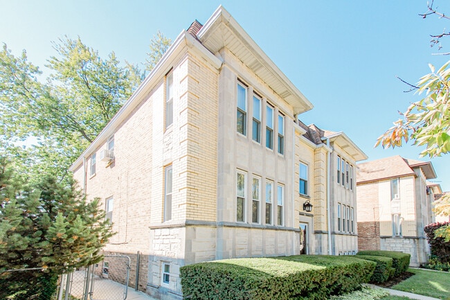 6669 W Devon Ave in Chicago, IL - Building Photo - Building Photo