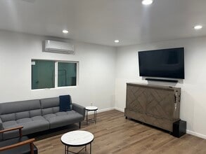 1849 W 49th St in Los Angeles, CA - Building Photo - Building Photo