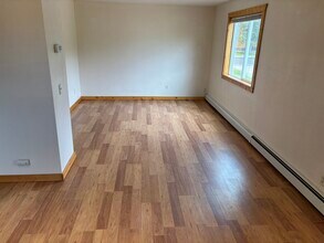 1126 2nd St SE, Unit 2 in Wadena, MN - Foto de edificio - Building Photo
