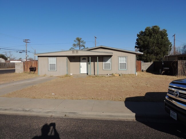 401 E 43rd St in Odessa, TX - Building Photo - Building Photo