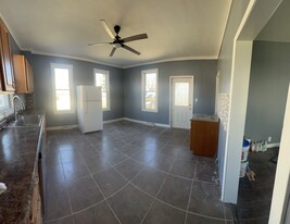 2704 Jackson Ave, Unit 2704 in Davenport, IA - Building Photo