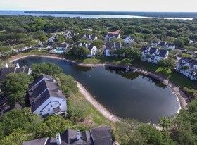 Bentley at Cobb's Landing Apartamentos