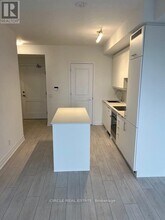 30 Elm Dr W in Mississauga, ON - Building Photo - Building Photo