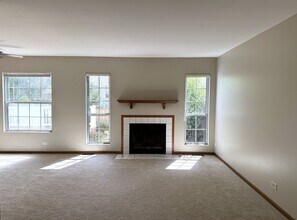 1604 Estate Cir in Naperville, IL - Building Photo - Building Photo