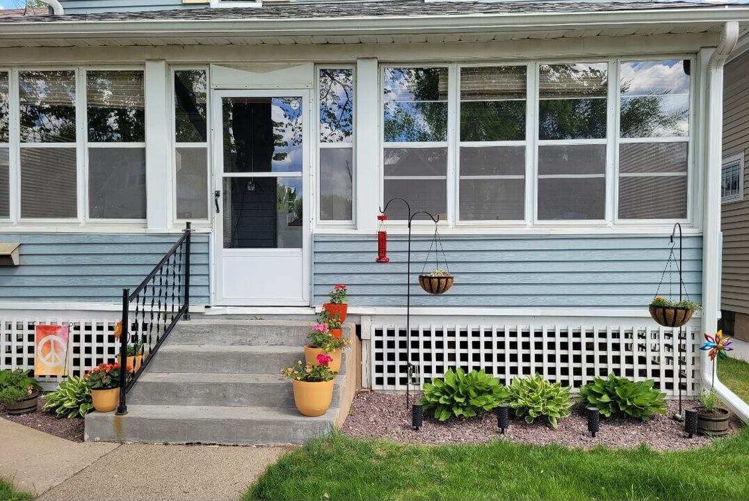 2127 Market St, Unit 2127 Market St.-Lower in La crosse, WI - Foto de edificio