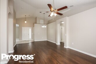 7002 Crown Lake Dr in Gibsonton, FL - Building Photo - Building Photo