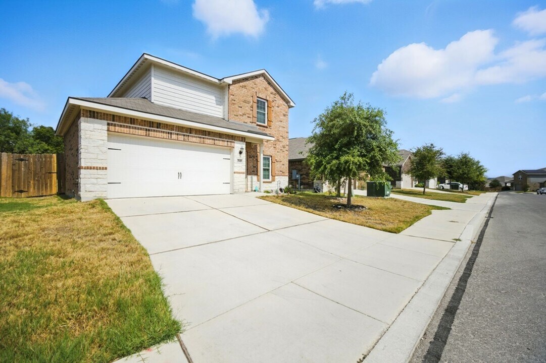 7949 Cactus Plum Dr in San Antonio, TX - Building Photo