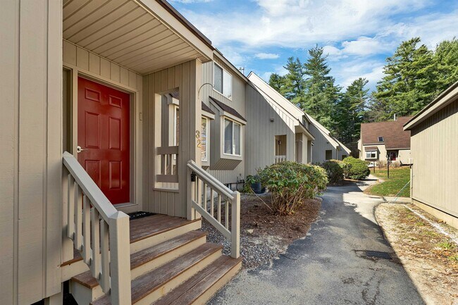 32 Suffolk Ct in Bedford, NH - Building Photo - Building Photo