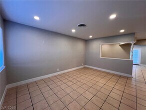 2624 E Brady Ave in Las Vegas, NV - Building Photo - Building Photo
