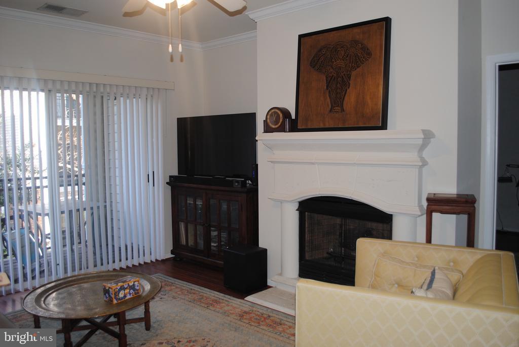 12913 Centre Park Cir in Herndon, VA - Building Photo