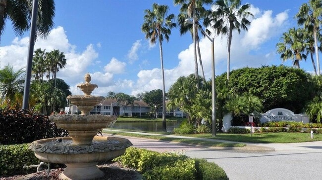 13750 Oneida Dr in Delray Beach, FL - Building Photo - Building Photo
