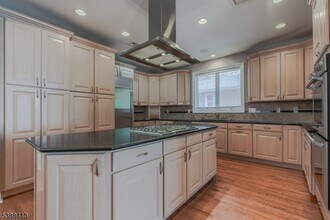 567 Mountain Ave in Springfield, NJ - Building Photo - Building Photo