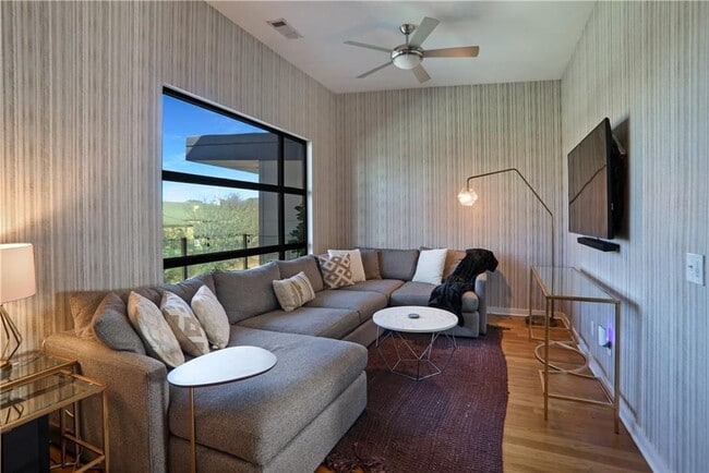 property at 472 Martin St SE