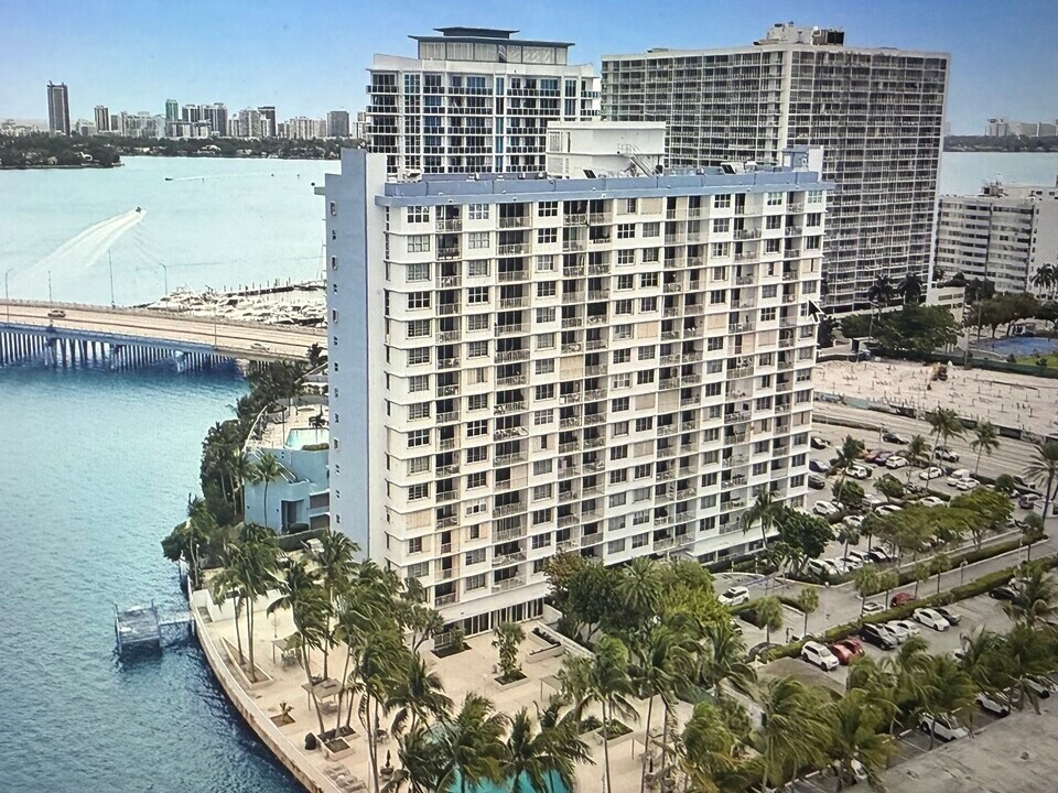 1865 79th Street Cswy, Unit 3K in North Bay Village, FL - Building Photo