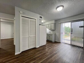 The Monark Apartments in McAllen, TX - Building Photo - Building Photo
