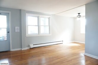 736 Audrey Dr in Rahway, NJ - Building Photo - Building Photo