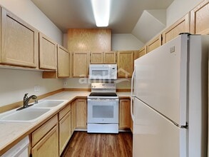 30132 36th Pl S in Auburn, WA - Foto de edificio - Building Photo