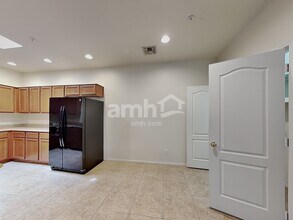 8940 W Olive Ave in Peoria, AZ - Building Photo - Building Photo