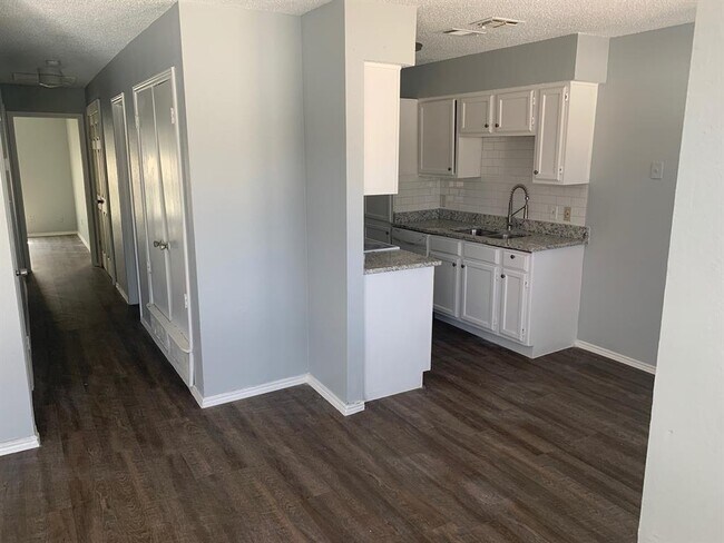143 Allencrest Dr-Unit -C in White Settlement, TX - Building Photo - Building Photo