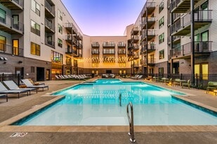 The Galaxy at Polaris in Columbus, OH - Building Photo