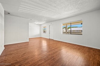 4603 Bayshore Dr in Naples, FL - Building Photo - Building Photo