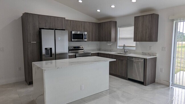 211 Grenada St NE in Lake Placid, FL - Building Photo - Building Photo