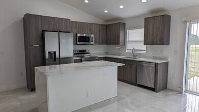 211 Grenada St NE in Lake Placid, FL - Building Photo - Building Photo