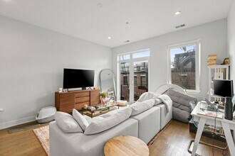 2217 W Madison St in Chicago, IL - Building Photo - Building Photo