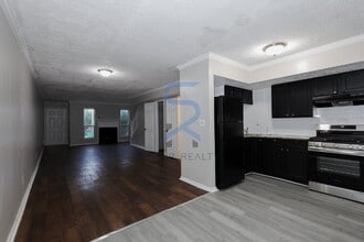 3795 London Dr in Decatur, GA - Foto de edificio - Building Photo