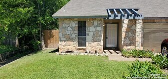 5234-5236 Meadow Rise St in San Antonio, TX - Building Photo