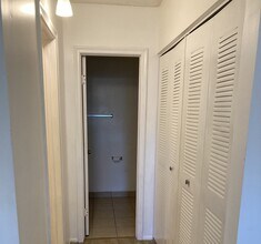 2401 Riverside Dr, Unit 514 in Coral Springs, FL - Building Photo - Building Photo