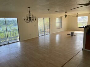 2865 Kirby Cir NE, Unit UnitA in Palm Bay, FL - Foto de edificio - Building Photo