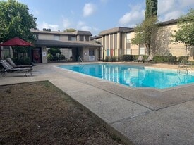 Chevy Chase Apartments in San Antonio, TX - Building Photo