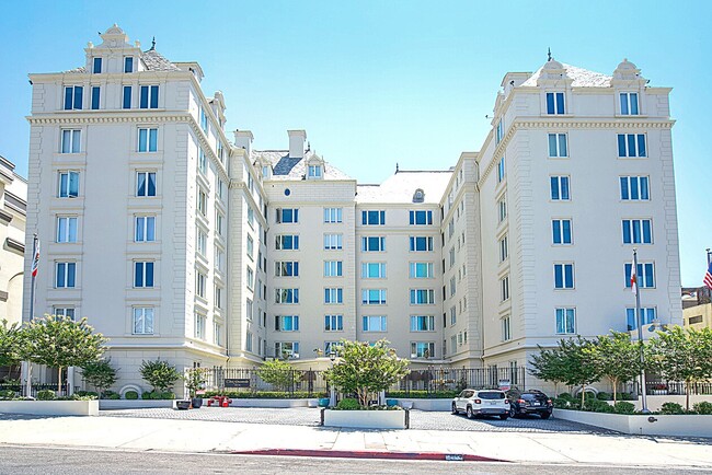 Granville Towers in West Hollywood, CA - Building Photo - Building Photo