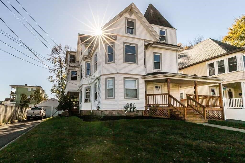 32 Park Rd in Brockton, MA - Building Photo