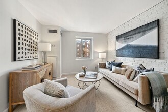 19 Wiget St in Boston, MA - Building Photo - Building Photo