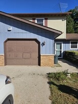 Colonial Heights in Plain, WI - Building Photo