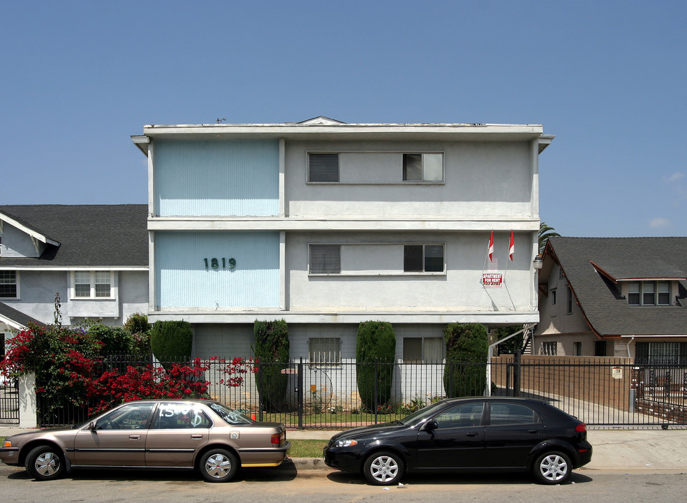 1819 S Manhattan Pl in Los Angeles, CA - Building Photo