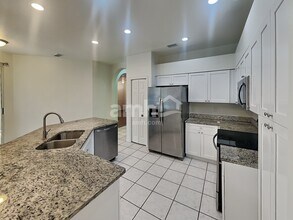 9303 Heritage Oak Ct in Tampa, FL - Foto de edificio - Building Photo