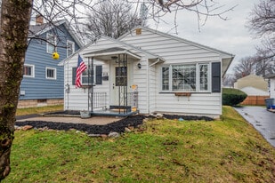 416 W Spruce St in East Rochester, NY - Building Photo