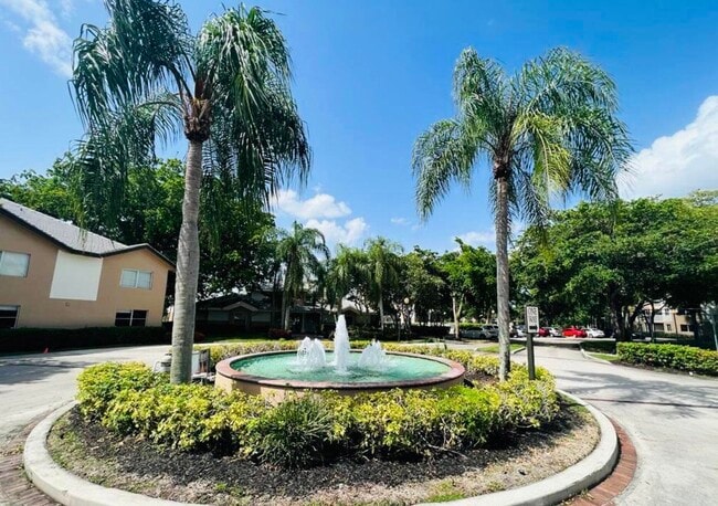 9977 Westview Dr in Coral Springs, FL - Building Photo - Building Photo