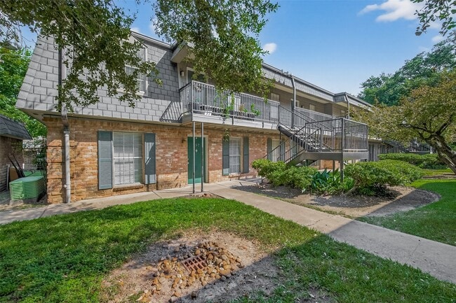 8931 Gaylord Dr in Houston, TX - Foto de edificio - Building Photo
