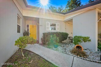 2254 Clemson Rd in Jacksonville, FL - Foto de edificio - Building Photo