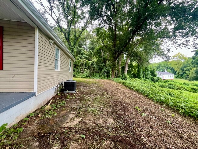 2010 Simmons St in Gastonia, NC - Building Photo - Building Photo