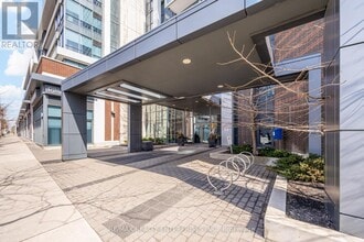 1 Hurontario St in Mississauga, ON - Building Photo - Building Photo