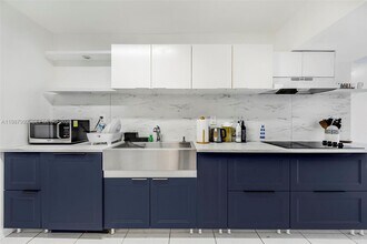 18001 N Bay Rd in Sunny Isles Beach, FL - Building Photo - Building Photo